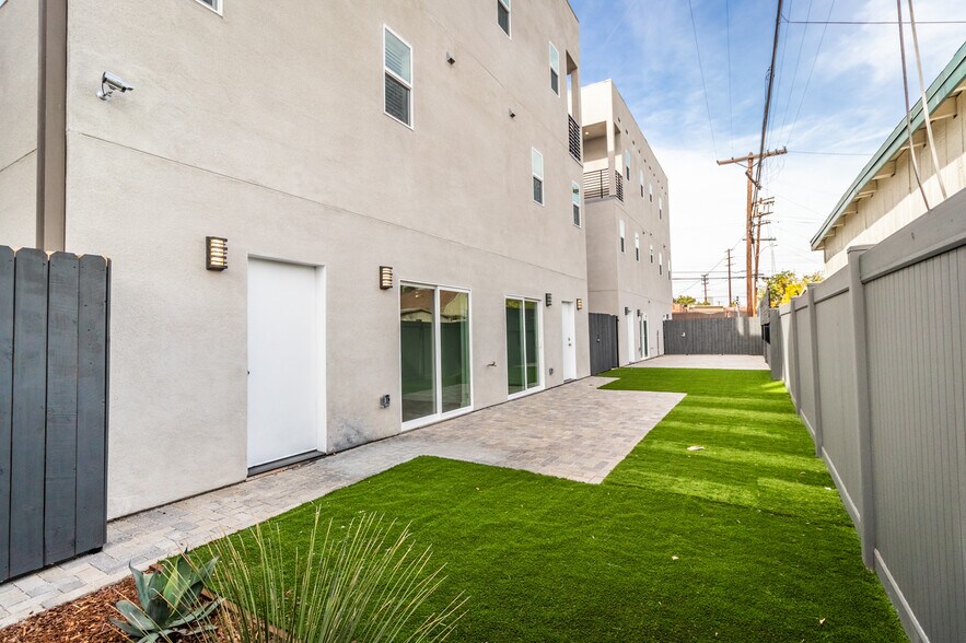 More Photos Of 1818 Thurman Ave, Los Angeles Apartments For Sale