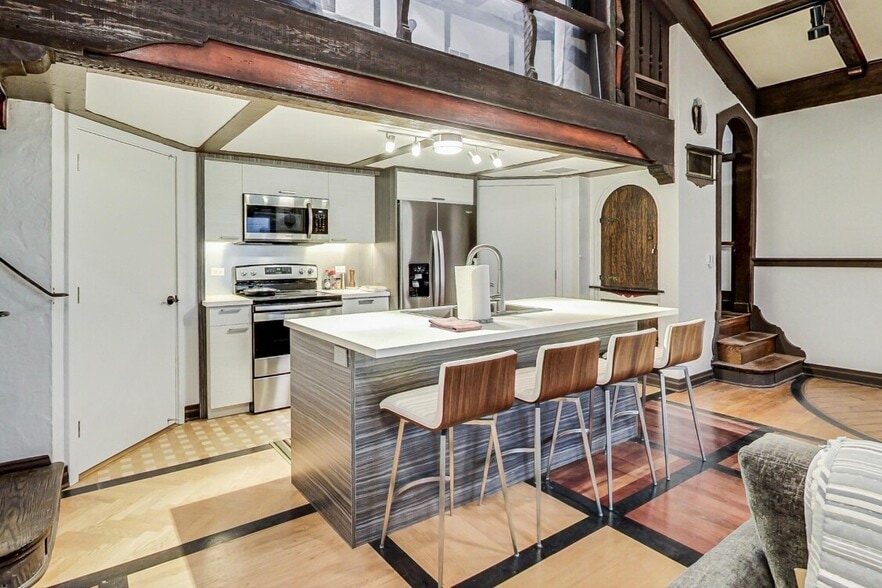 More Photos Of 1674 N Ada St, Chicago Warehouse For Sale