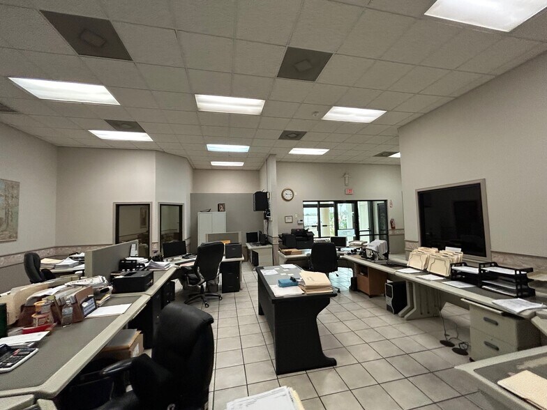 More Photos Of 13609 Archer Dr, Laredo Warehouse For Lease