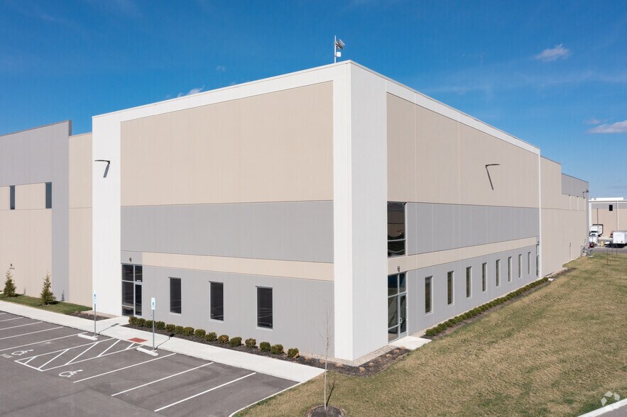 More Photos Of 4600 Brate Dr, West Chester Unknown For Lease