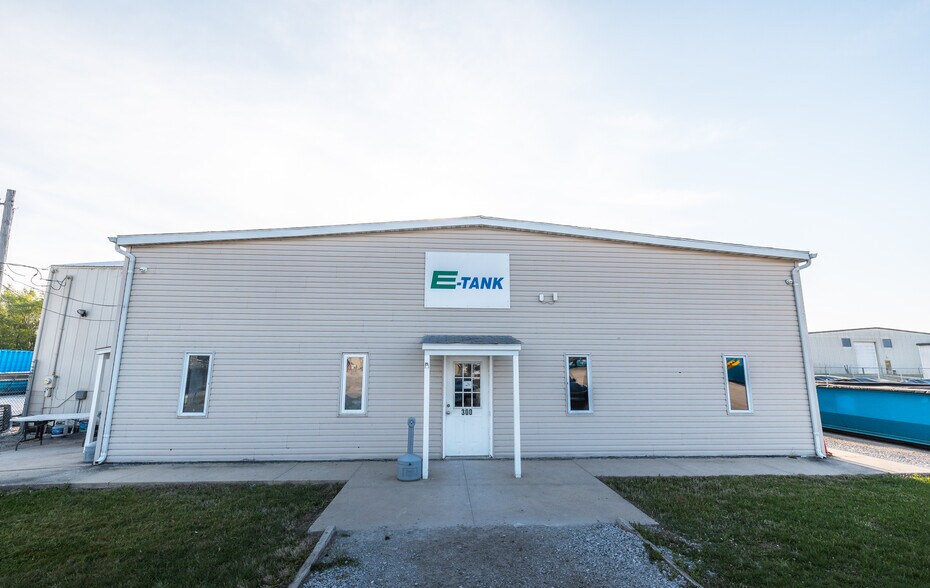 More Photos Of 300 Washington St, South Roxana Warehouse For Sale