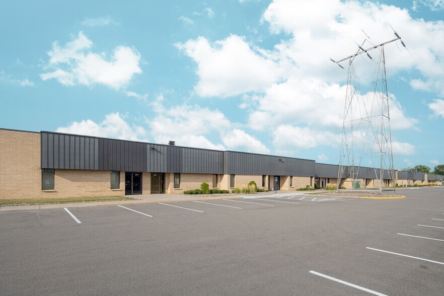 More Photos Of 7850-7890 12th Ave E, Bloomington Showroom For Lease