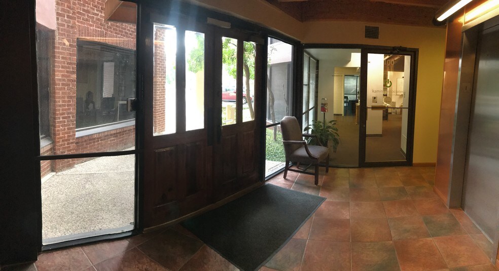 More Photos Of 3308 Broadway St, San Antonio Office For Sale