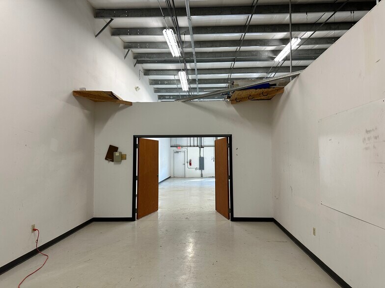 More Photos Of 28-34 Klema Dr W, Reynoldsburg Warehouse For Lease