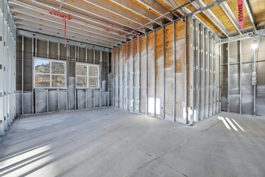 More Photos Of 113 Pocono Dr, Milford Office For Sale