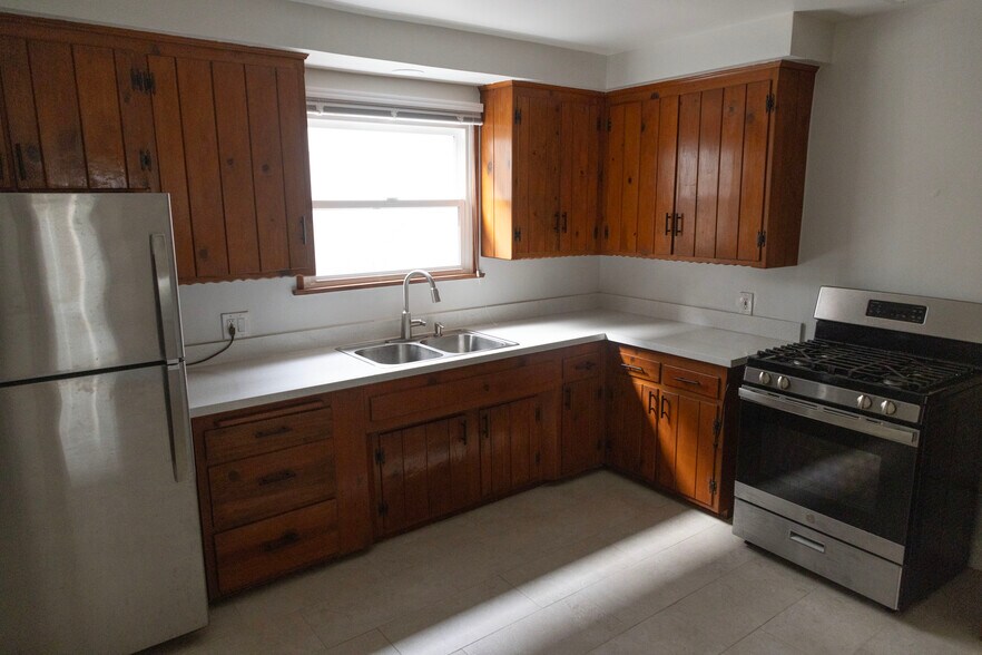 More Photos Of 16011 Victory Blvd, Van Nuys Apartments For Sale