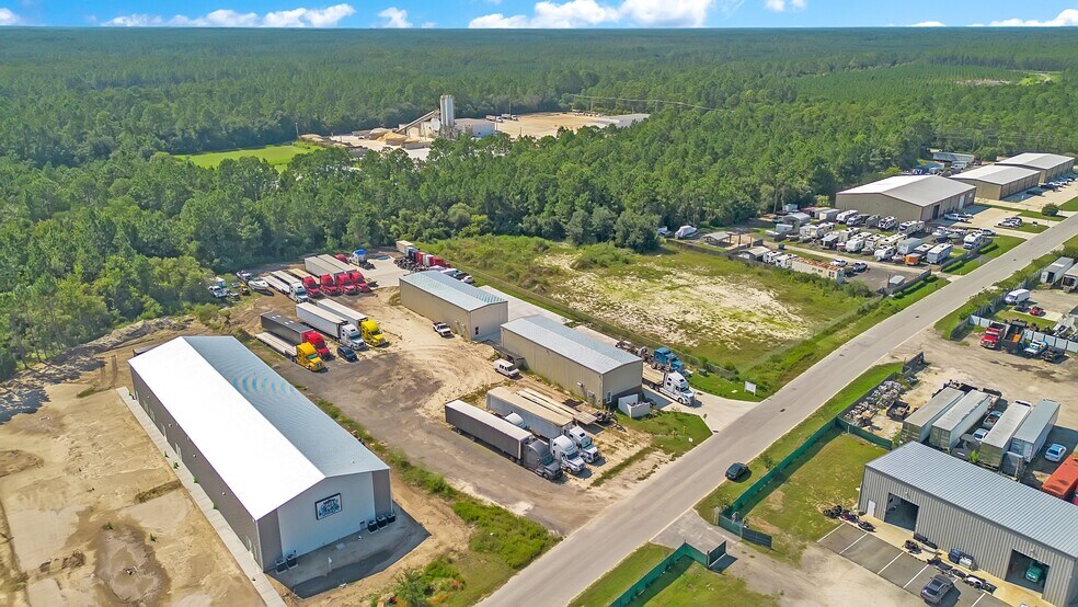 More Photos Of 3295 Steel Rail Dr, Bunnell Warehouse For Lease