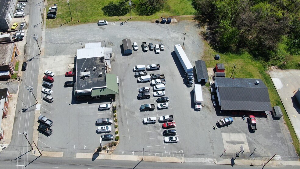 More Photos Of 1101 S Main St, Lexington Restaurant For Sale