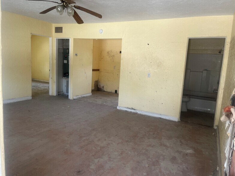 More Photos Of 1039 3rd St, Fort Myers Apartments For Sale