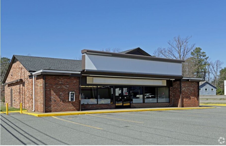 Primary Photo Of 11648 Jefferson Davis Hwy, Chester Convenience Store For Lease