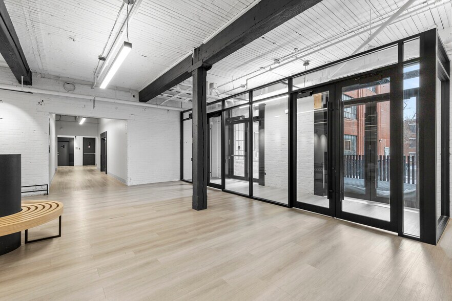 More Photos Of 5425 Rue De Bordeaux, Montréal Office For Sale