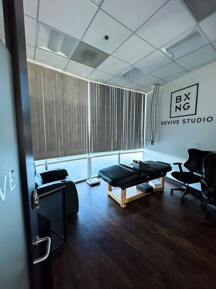 More Photos Of 8623 Spectrum Center Blvd, San Diego Freestanding For Sale