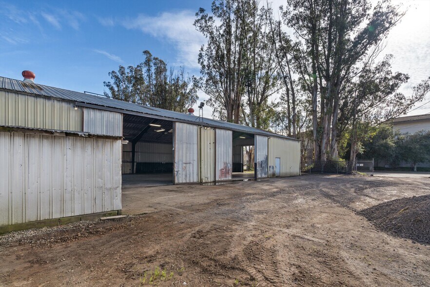 More Photos Of 141 Helman Ln, Cotati Warehouse For Lease