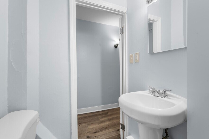 More Photos Of 156 Orange St, Waterbury Apartments For Sale