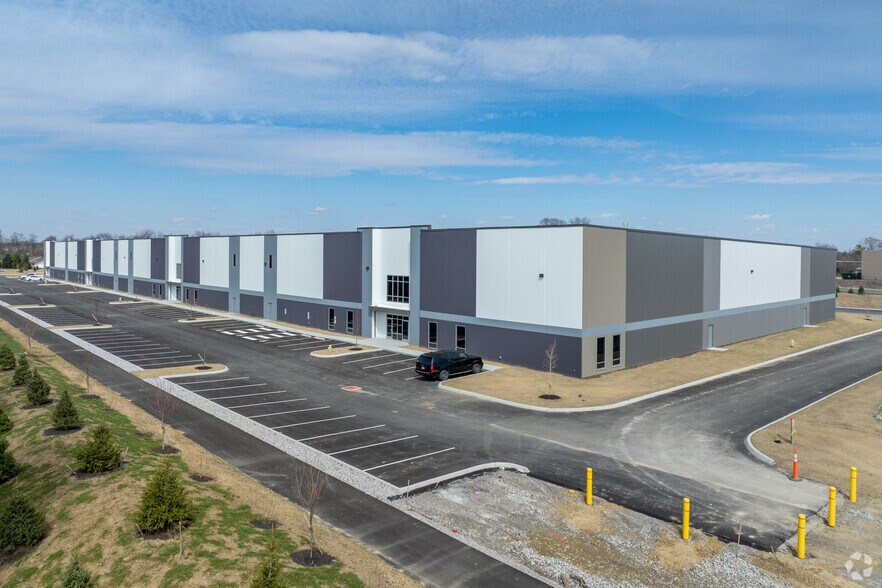 More Photos Of 3741 Grove City Rd, Grove City Distribution For Sale