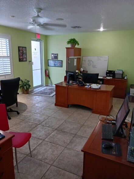 More Photos Of 515 E 27th St, Bradenton Office For Sale