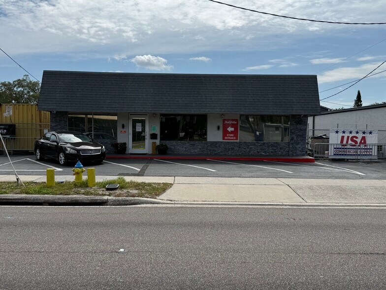 Primary Photo Of 9511 N Nebraska Ave, Tampa Light Distribution For Sale