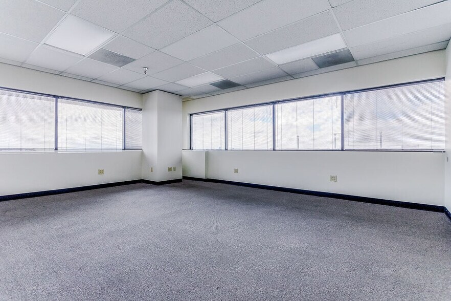 More Photos Of 2350 Valley View Ln, Dallas Loft Creative Space For Lease