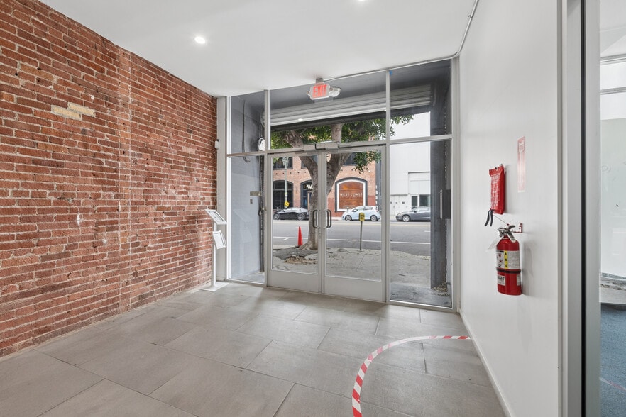 More Photos Of 1140 S Hope St, Los Angeles Showroom For Lease