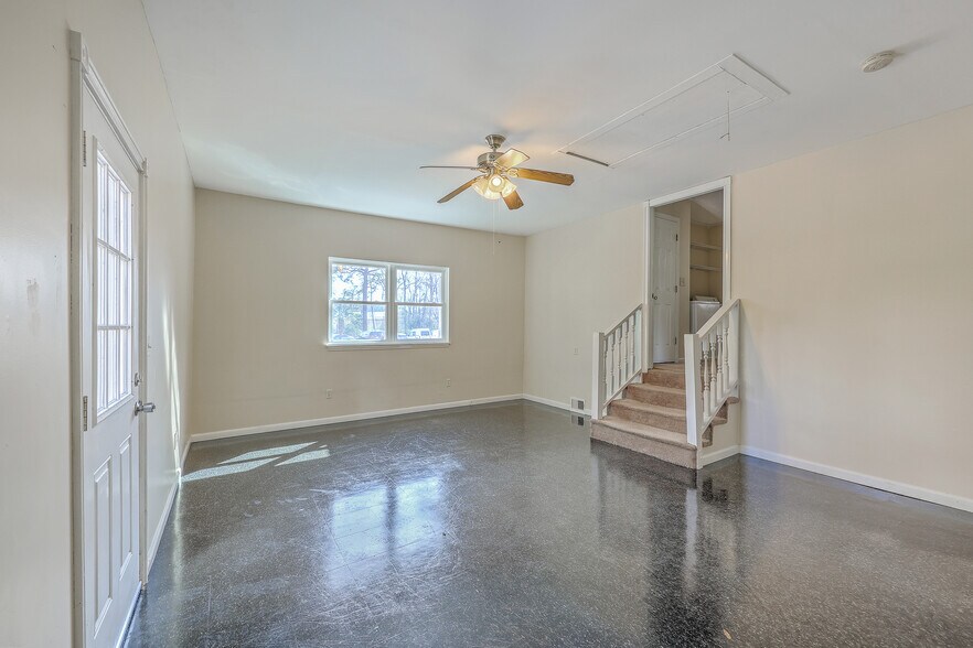 More Photos Of 106 Mayrant St, Summerville Office For Sale