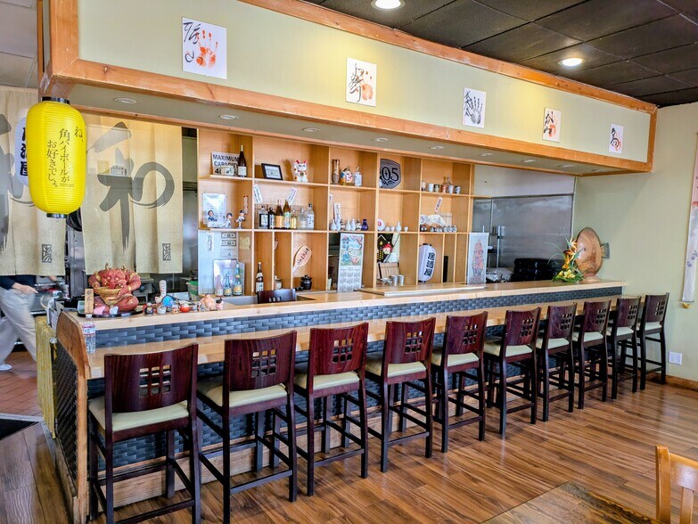 More Photos Of 15928 Ventura Blvd, Encino Storefront Retail Office For Lease