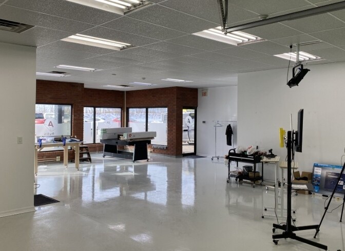 More Photos Of 8358 Dale Rd, Hamilton Service For Lease