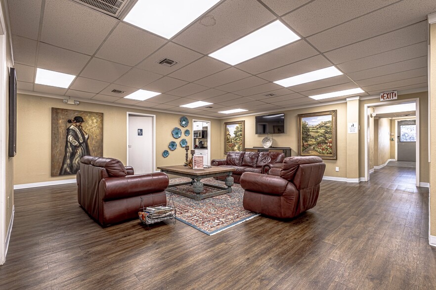 More Photos Of 2505 Washington Ave, Waco Office For Lease