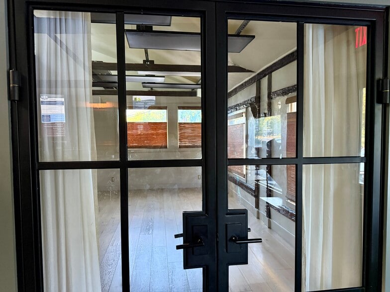 More Photos Of 104 Mill Hill Rd, Woodstock General Retail For Sale