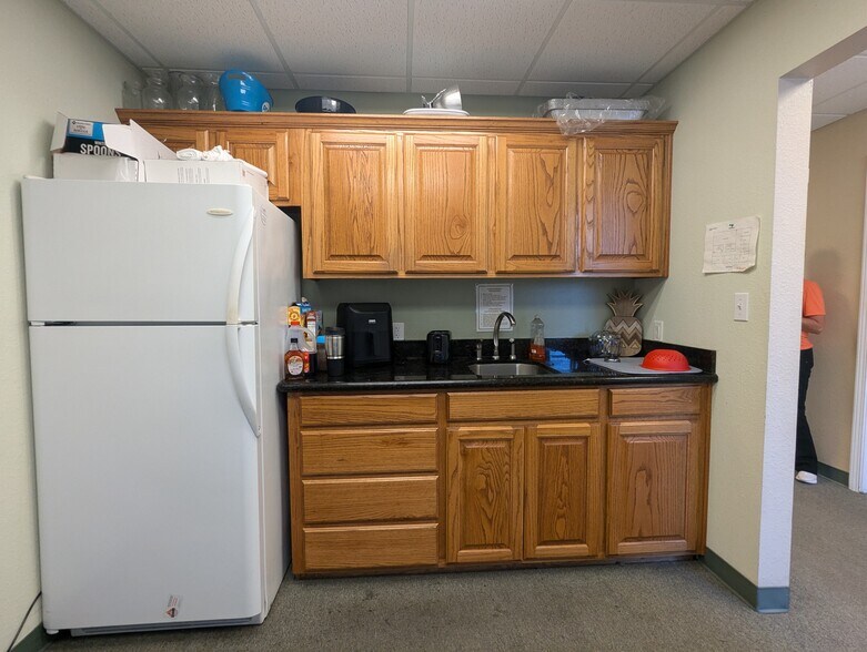 More Photos Of 2348 Highway 69 N, Nederland Office For Sale