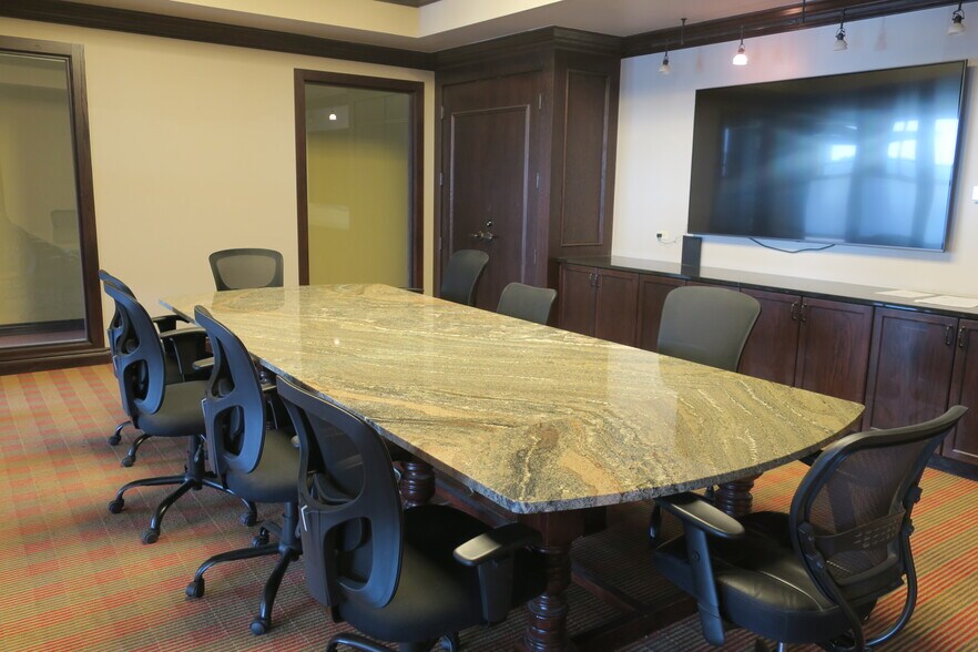 More Photos Of 4701 N Stiles Ave, Oklahoma City Light Manufacturing For Lease