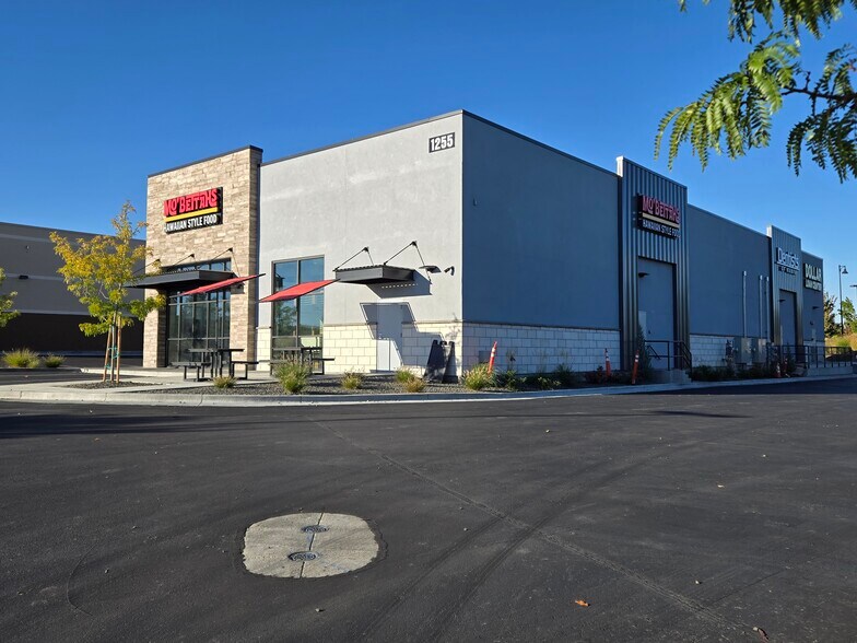 More Photos Of 1255 N Happy Valley Rd, Nampa Restaurant For Sale