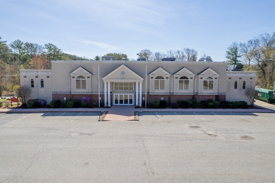 More Photos Of 13 Port St, Hudson Specialty For Sale