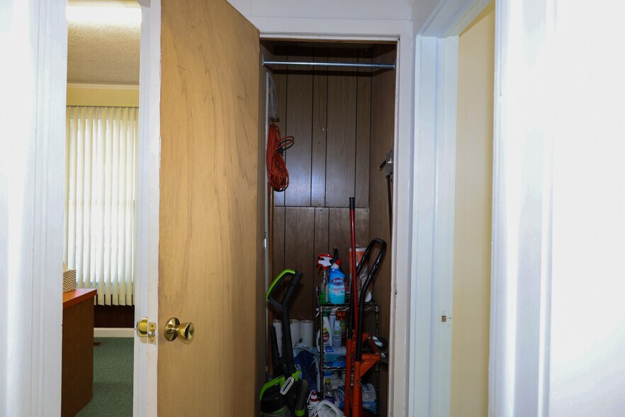 More Photos Of 1616 Blountville Blvd, Blountville Office Residential For Sale