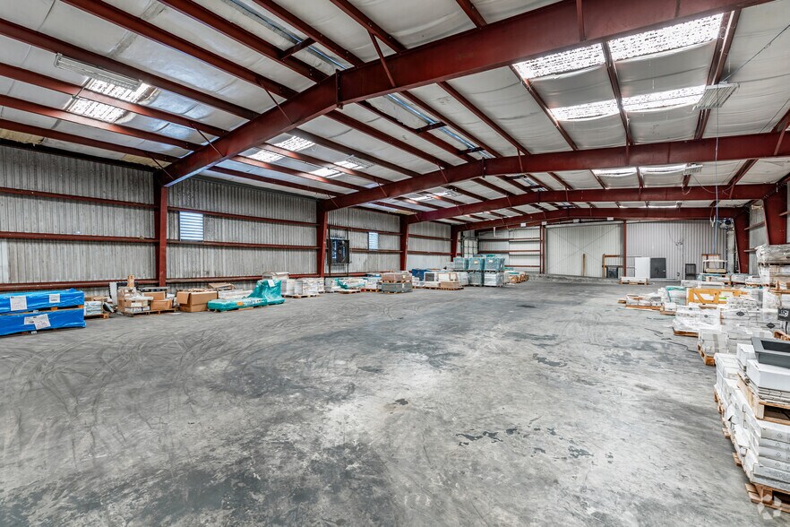 More Photos Of 4500 Carmichael Ave, Sarasota Warehouse For Sale
