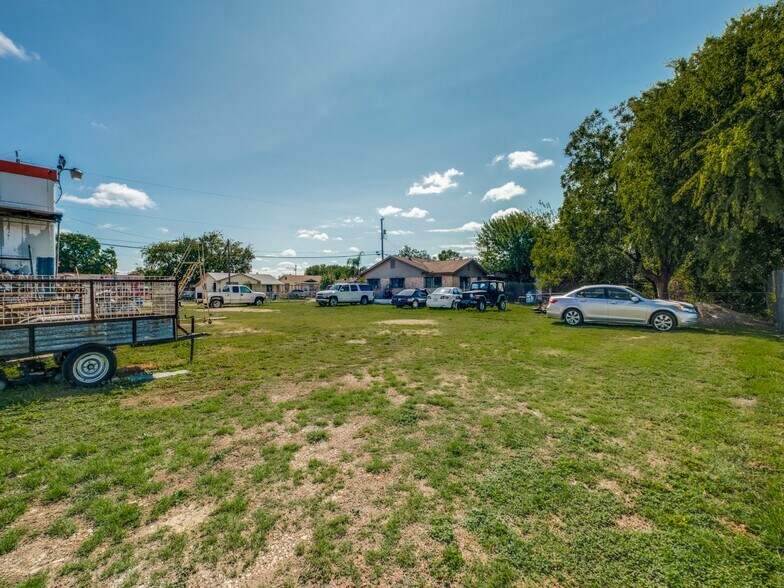More Photos Of 1415 Cupples Rd, San Antonio Auto Repair For Sale