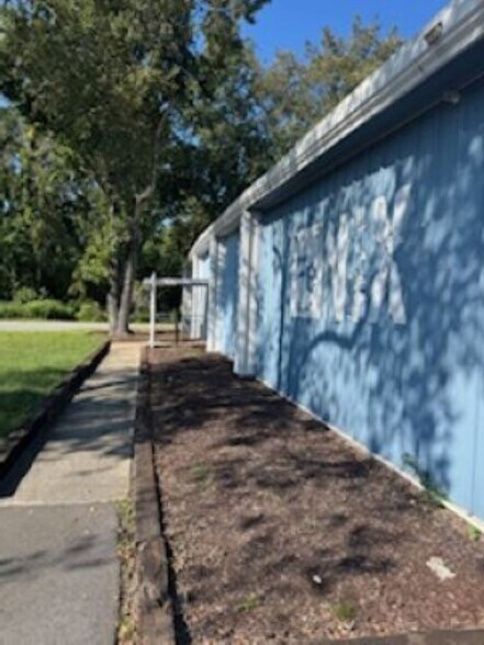 Primary Photo Of 2470 Air Park Rd, Charleston Warehouse For Lease