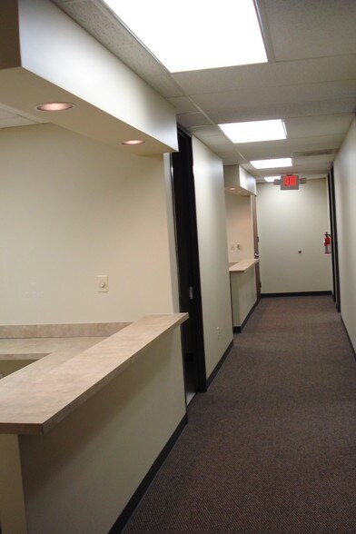 More Photos Of 17115 Red Oak Dr, Houston Medical For Lease