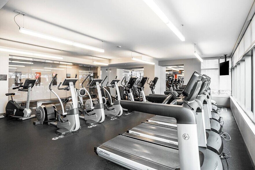 More Photos Of 555 W Kinzie St, Chicago Multifamily For Sale