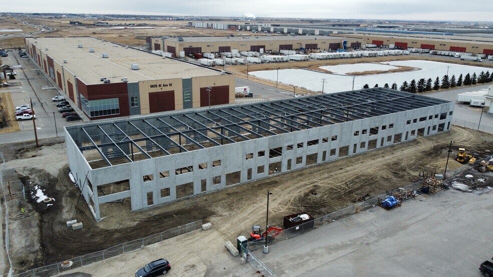 More Photos Of 5495 61 Ave SE, Calgary Service For Sale