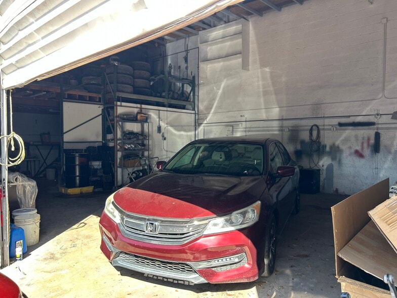 More Photos Of 6009 Dawson St, Hollywood Auto Dealership For Lease