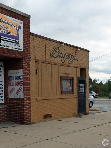 More Photos Of 4489 Broadway, Gary Bar For Sale