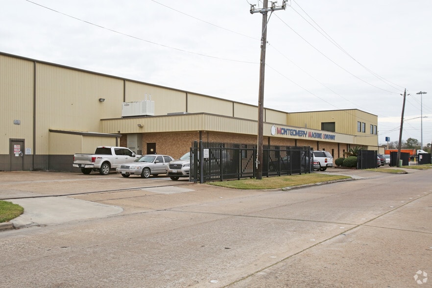 More Photos Of 1005 Mae Dr, Houston Warehouse For Sale