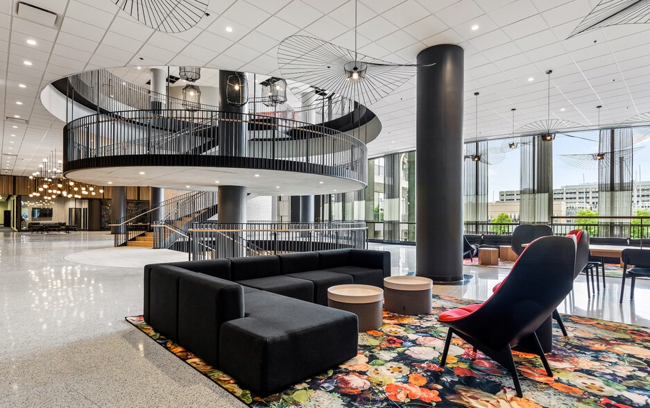 More Photos Of 800 S Wells St, Chicago Office For Lease