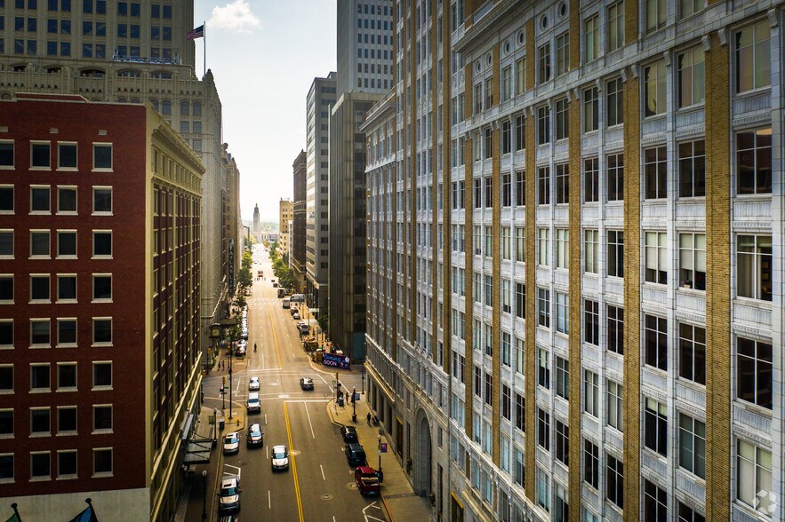 More Photos Of 320 S Boston Ave, Tulsa Office For Sale