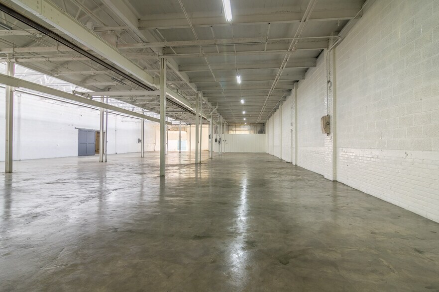 More Photos Of 6545 Saint Antoine St, Detroit Warehouse For Lease