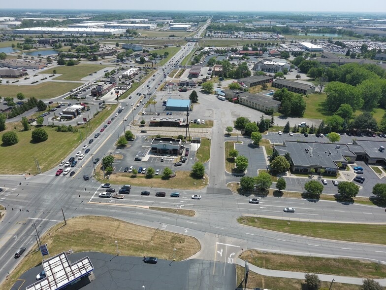 More Photos Of 893 E Main St, Greenwood Storefront For Lease