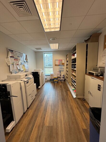 More Photos Of 109 Pheasant Run, Newtown Manufacturing For Sale