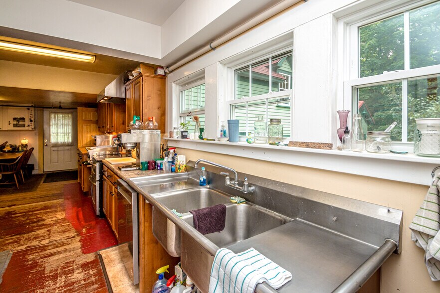 More Photos Of 207 Seavey St, North Conway Hospitality For Sale