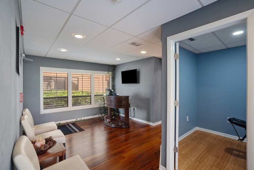 More Photos Of 2831 Ringling Blvd, Sarasota Office For Sale