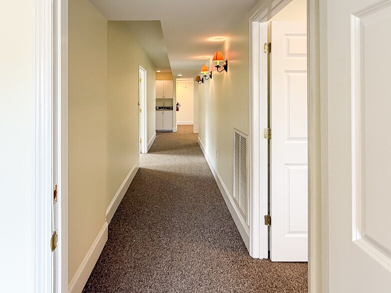 More Photos Of 11 Isabella St, Charleston Flex For Lease